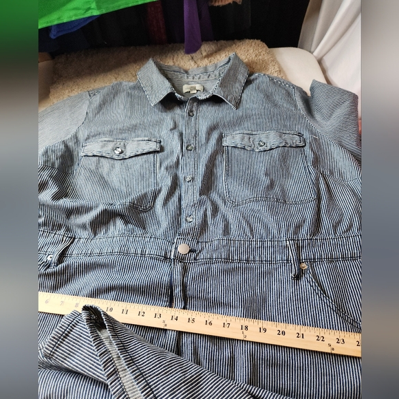 Women's Short Sleeve Denim Jumpsuit - Universal Thread Size 30 - Picture 3 of 16